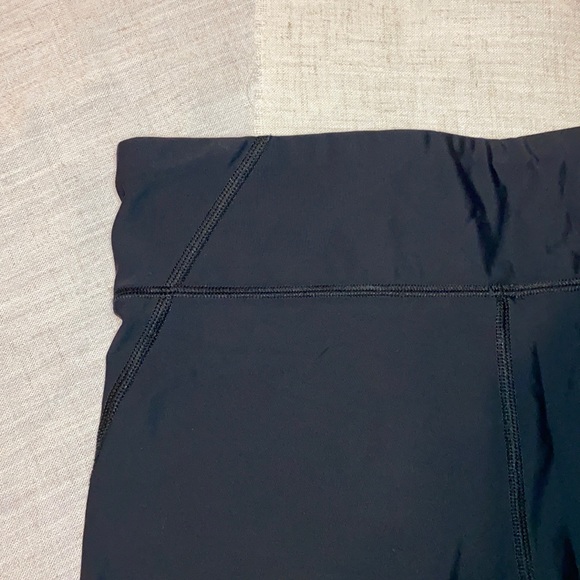 Under Armour High Waisted Compression Shorts - Picture 7 of 8